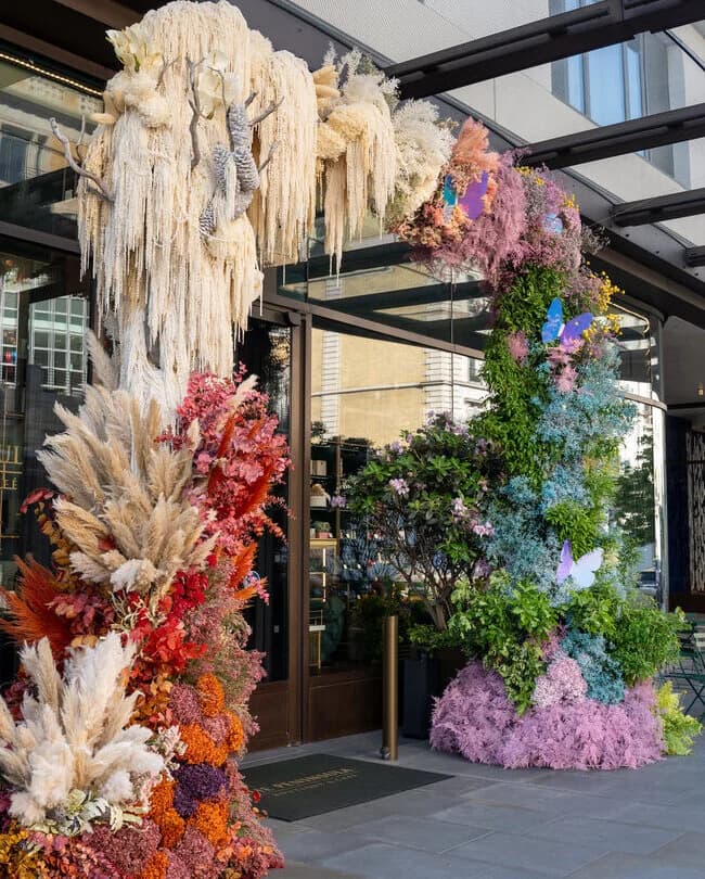 Reception flower display by Moyses Stevens