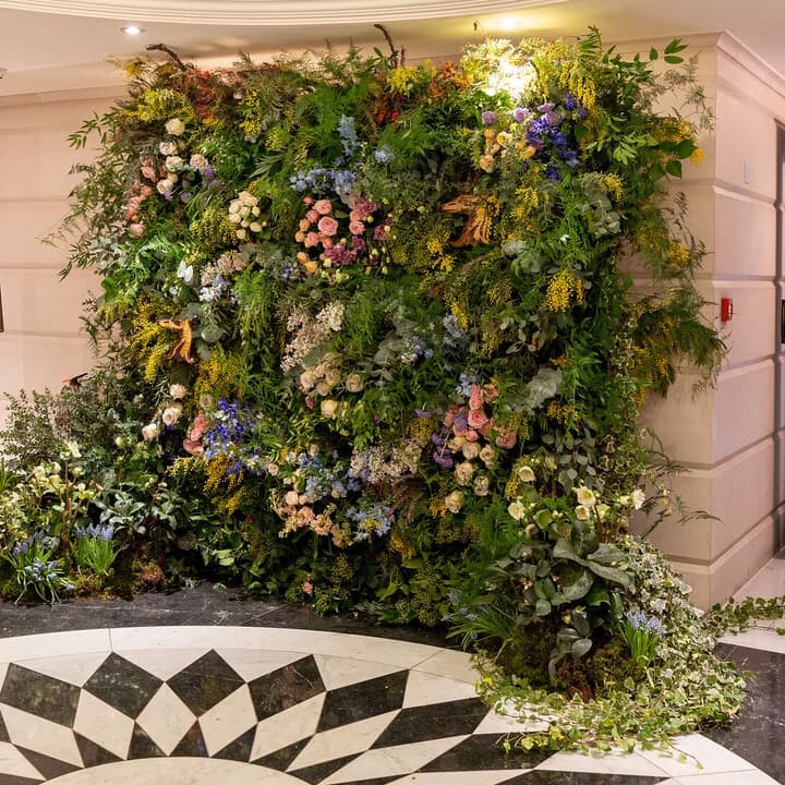 Wall flower decoration by Moyses Stevens