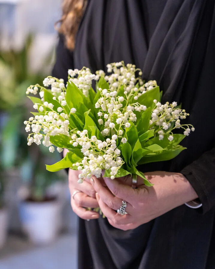 Bridesmaid bouquet by Moyses Stevens