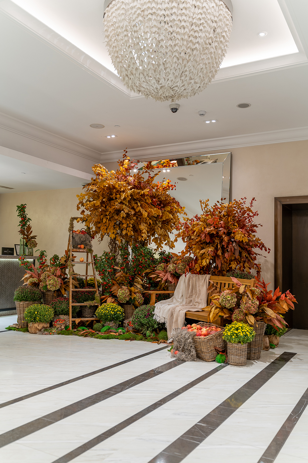 The lobby is transformed - Inspired by a country garden orchard